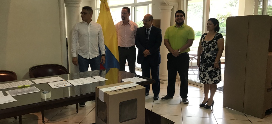 Consulado de Colombia en San Salvador dio apertura oficial a las elecciones en el exterior para Presidente y Vicepresidente de la República