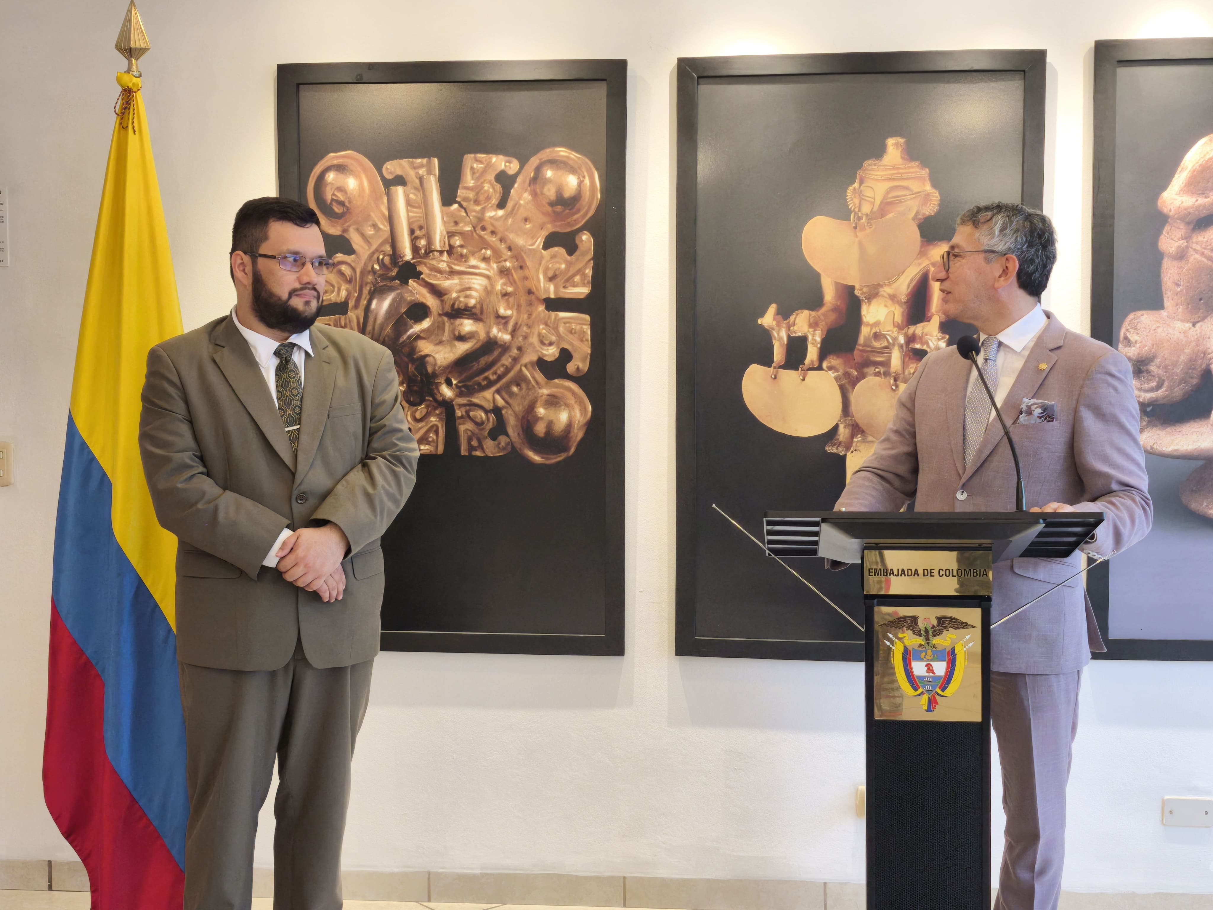 Agradecemos la gestión de nuestro cónsul saliente, Carlos Alberto Barbosa