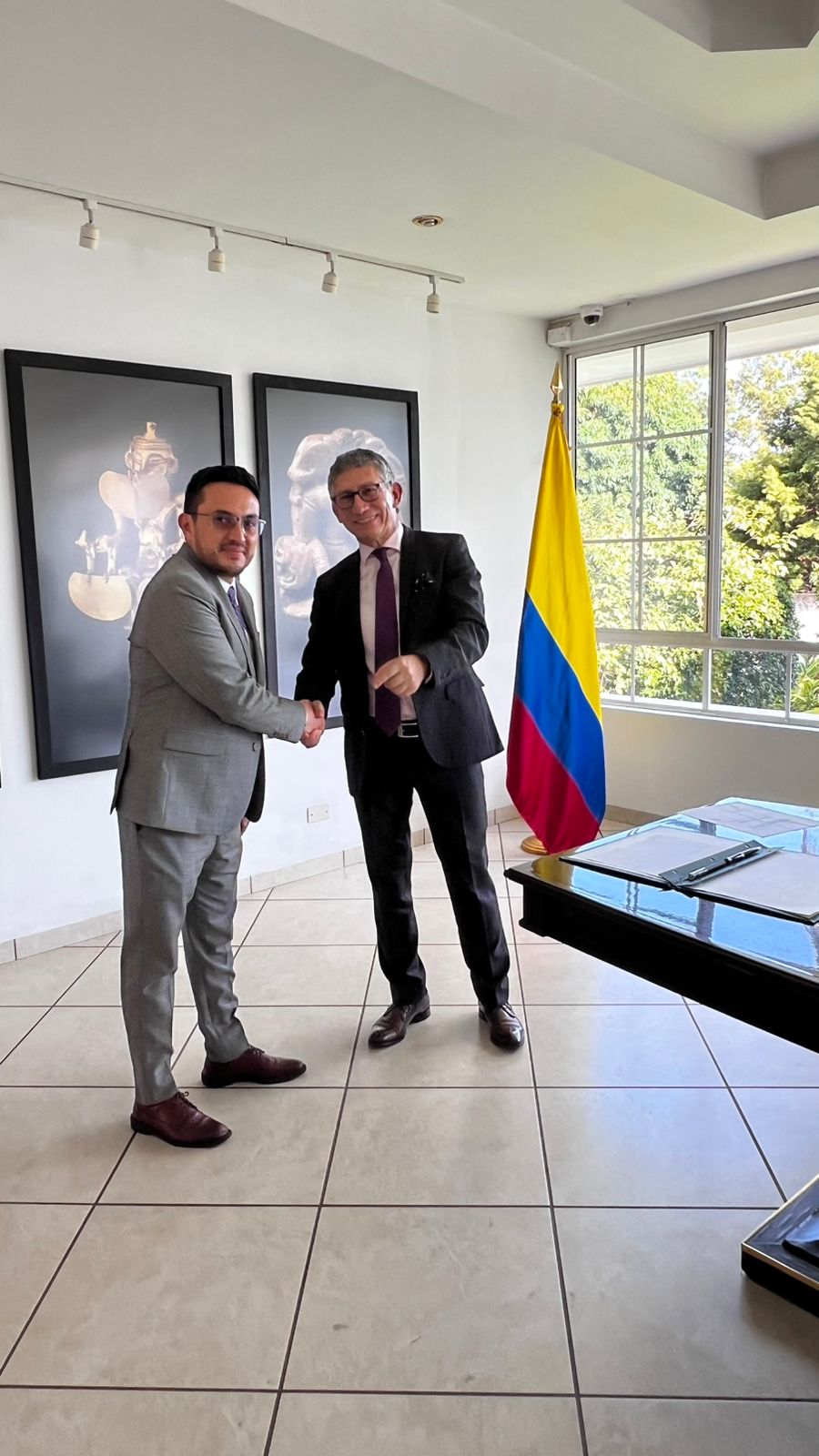 Michael Avellaneda, nuevo cónsul de Colombia en El Salvador