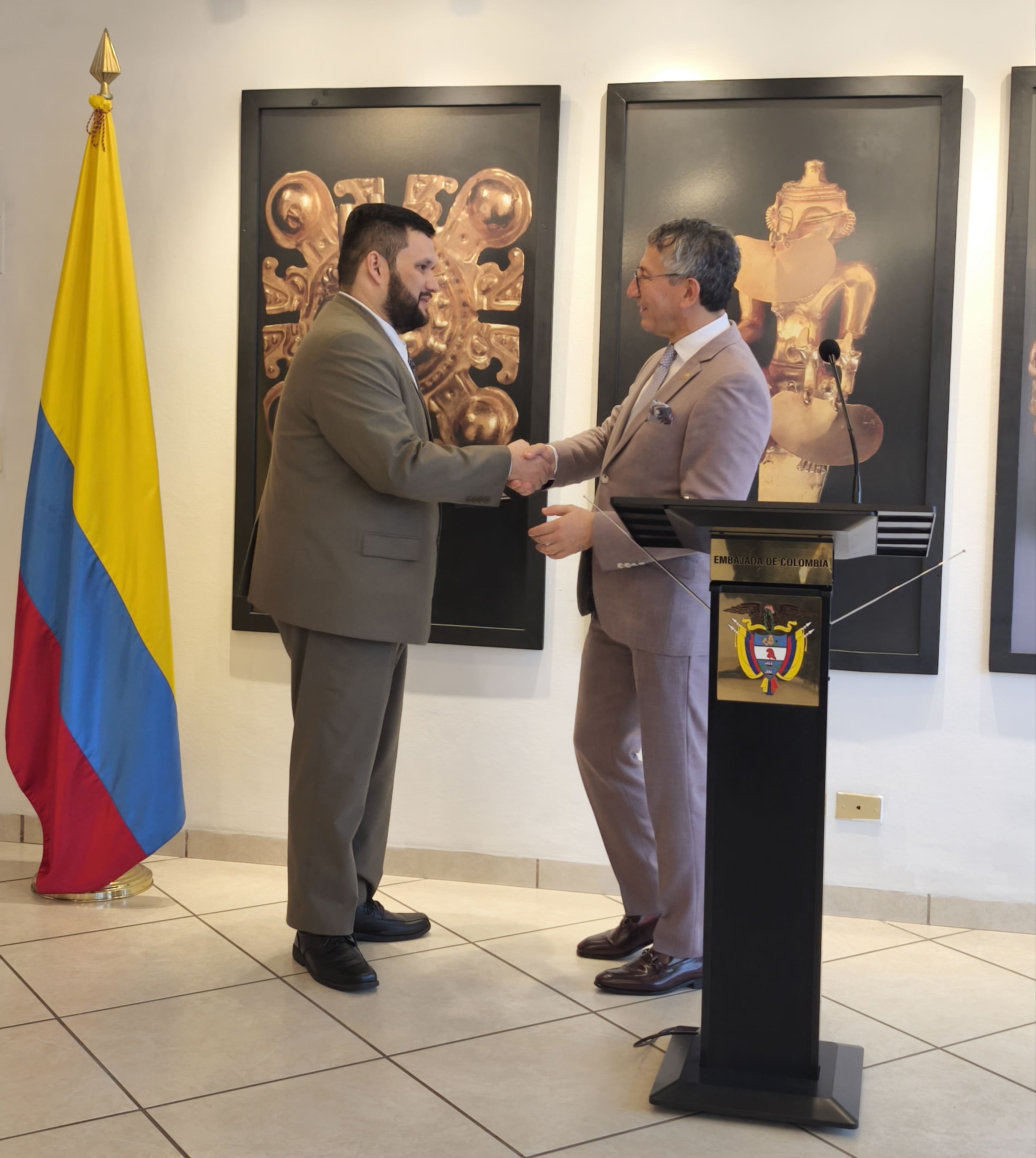 Agradecemos la gestión de nuestro cónsul saliente, Carlos Alberto Barbosa