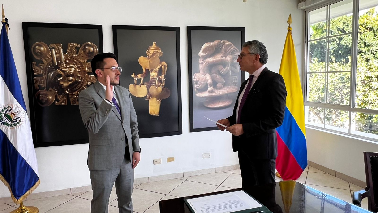 Michael Avellaneda, nuevo cónsul de Colombia en El Salvador