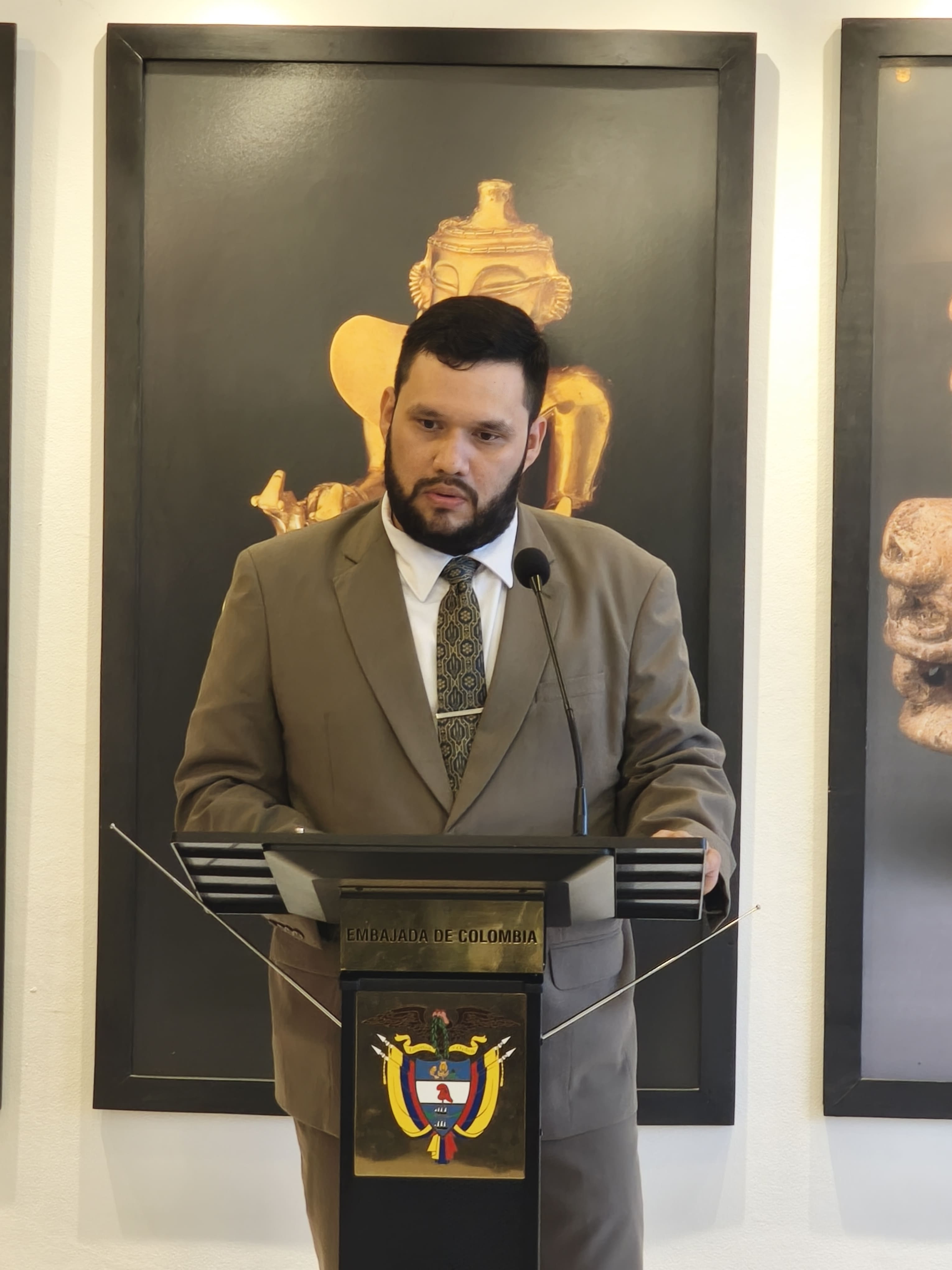 Agradecemos la gestión de nuestro cónsul saliente, Carlos Alberto Barbosa