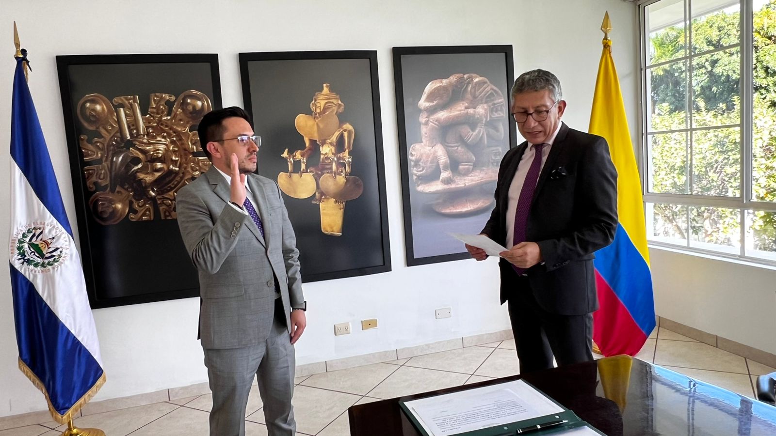 Michael Avellaneda, nuevo cónsul de Colombia en El Salvador