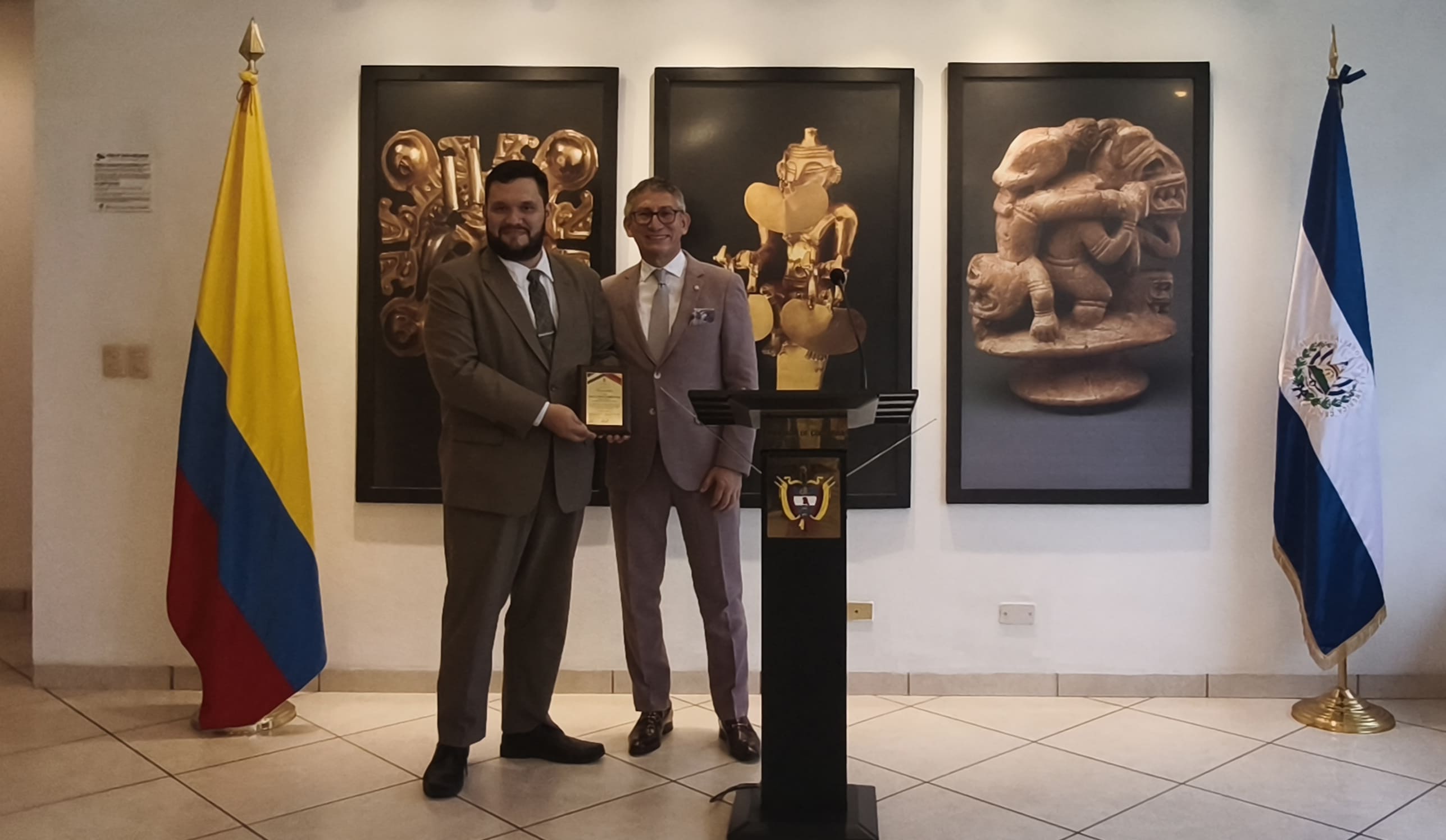 Agradecemos la gestión de nuestro cónsul saliente, Carlos Alberto Barbosa