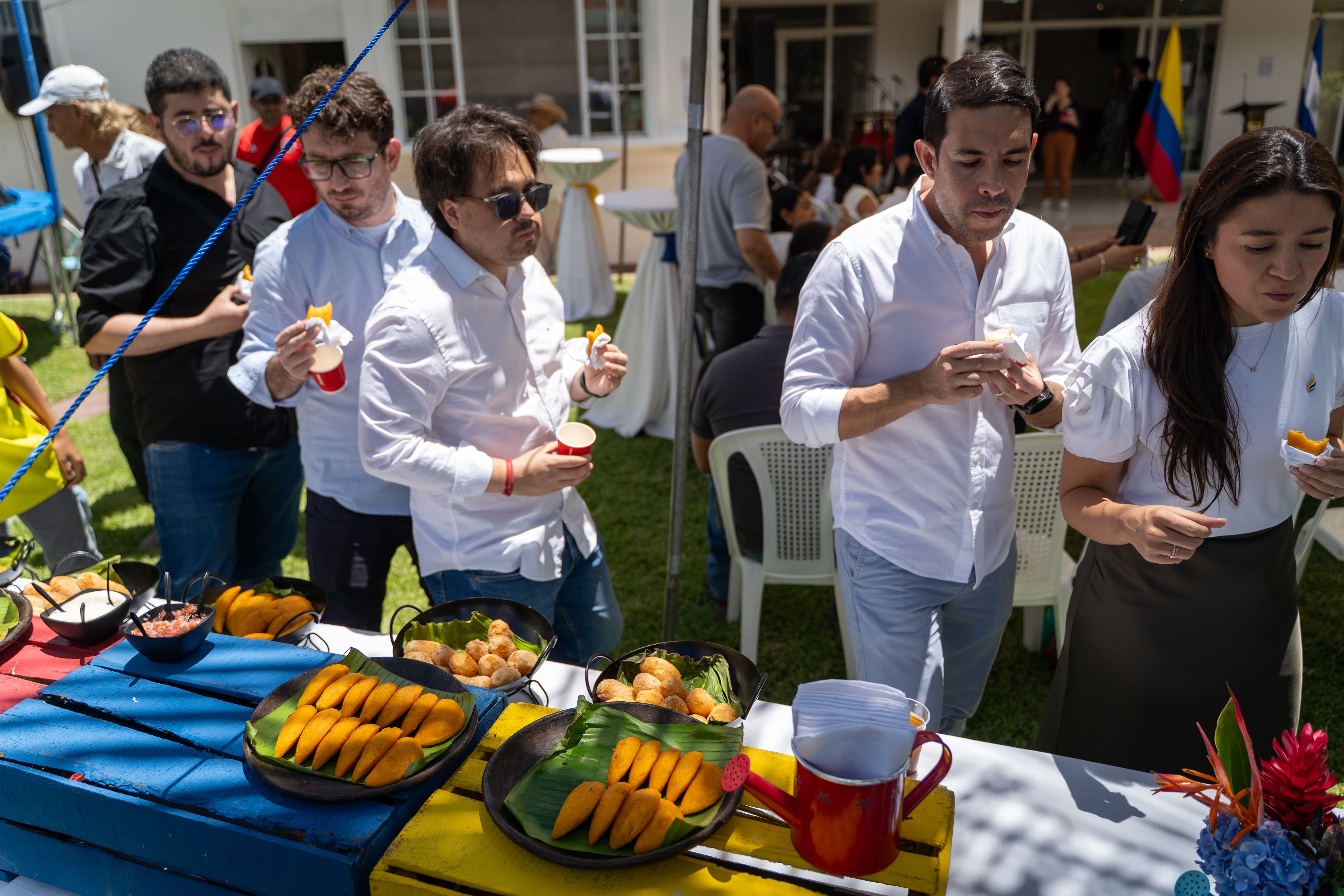 Así celebraron los colombianos en El Salvador la Independencia de Colombia