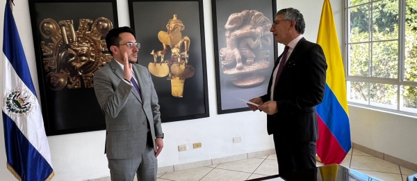 Michael Avellaneda, nuevo cónsul de Colombia en El Salvador
